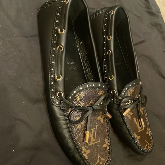 Louis Vuitton women’s loafers 37 1/2 (US SIZE 7.5) - Picture 5 of 6